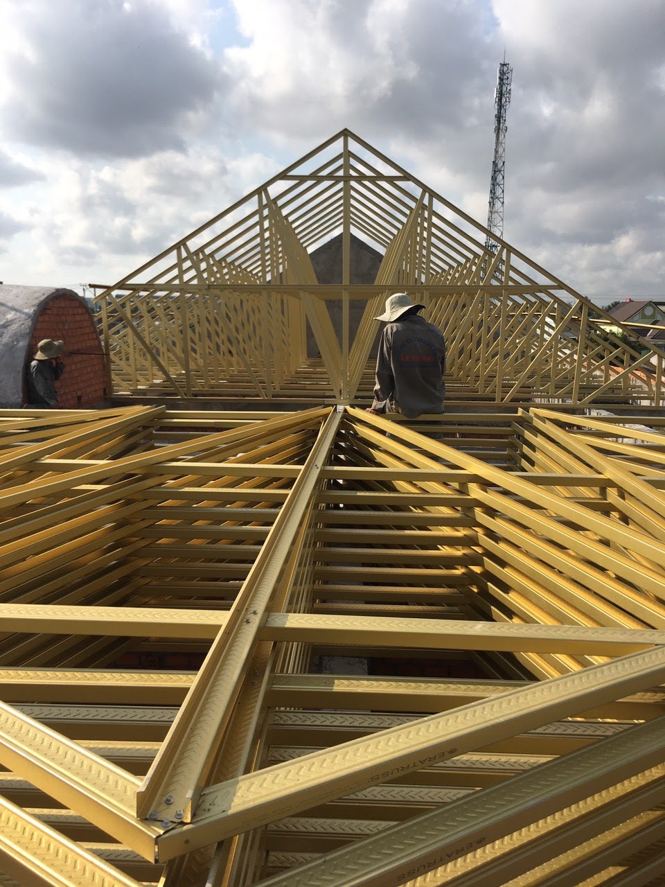 Thi công mái ngói khung kèo Eratruss AZ100 và ngói nhật Nakamura tại Bình Thuận