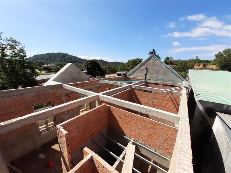 Thi công mái ngói khung kèo Xà Gồ Zacs AZ70 và ngói nhật Sunrise tại Bình Thuận