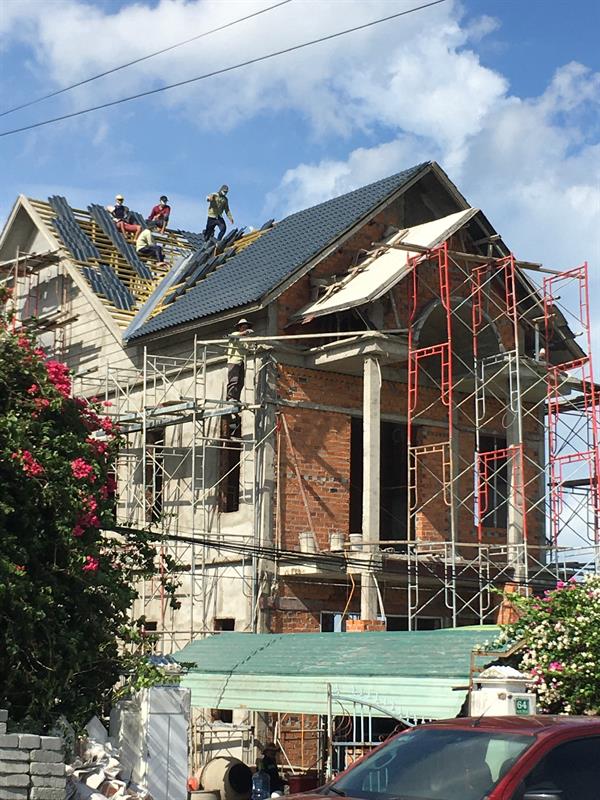 Thi công mái ngói khung kèo Eratruss AZ100 và ngói nhật Kamaki - Japan tại Bình Thuận