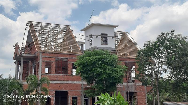 Thi công mái ngói khung kèo Visiontruss AZ100 và ngói nhật Kahava tại Bình Thuận